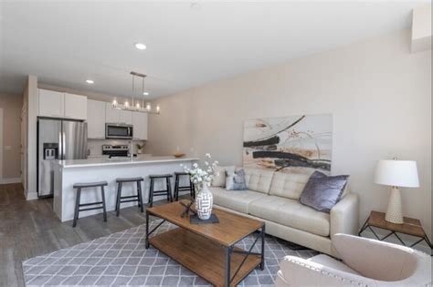 apartments in des plaines|Des Plaines Tower